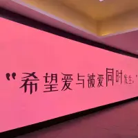 有什么东西是钱不能买的？荣誉、爱情，诺贝尔奖，如果一个人富可敌国，他买到一个诺贝尔奖，买到了，这个奖也消失了，别人不会再信它了，爱情也是如是，钱买不到爱情，钱买到的也不是爱情，是爱钱。
还有哪些是钱买不到的？评论区留言～配图