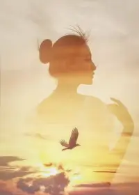 不要總是覺得自己付出太多，不要總是覺得自己吃虧，把事看遠一點，人痛了才會放下，被刺穿了才會通透。真正無敵的女人，都是涅槃重生的，走過掏心掏肺、仁至義盡，最后，做自己的治愈者，事事看開，摯愛自己。配圖