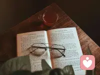 我允许
作者：伯特•海灵格
（Bert Hellinger，德国著名哲学家、教育家、心理学家）我允许任何事情的发生。
我允许，事情是如此的开始，如此的发展，如此的结局。
因为我知道，
所有的事情，都是因缘和合而来，一切的发生，都是必然。
若我觉得应该是另外一种可能，伤害的，只是自己我唯一能做的，就是允许。
我允许别人如他所是。
我允许，他会有这样的所思所想，如此的评判我，如此的对待我。
因为我知道，
他本来就是这个样子，在他那里，他是对的。
若我觉得他应该是另外一种样子，伤害的，只是自己。
我唯一能做的，就是允许。
我允许我有了这样的念头。
我允许，每一个念头的出现，任它存在，任它消失。
因为我知道，
念头本身本无意义，与我无关，它该来会来，该走会走。
若我觉得不应该出现这样的念头，伤害的，只是自己。
我唯一能做的，就是允许。
我允许我升起了这样的情绪。
我允许，每一种情绪的发生，任其发展，任其穿过。
因为我知道，
情绪只是身体上的觉受，本无好坏。
越是抗拒，越是强烈。
若我觉得不应该出现这样的情绪，伤害的，只是自己。
我唯一能做的，就是允许。
我允许我就是这个样子。
我允许，我就是这样的表现我表现如何，就任我表现如何。
因为我知道，
外在是什么样子，只是自我的积淀而已。
真正的我，智慧具足。
若我觉得应该是另外一个样子，伤害的，只是自己。
我唯一能做的，就是允许。
我知道，
我是为了生命在当下的体验而来。
在每一个当下时刻，我唯一要做的，就是全然地允许，全然地经历，全然地享受。
看，只是看
允许一切如其所是！配图