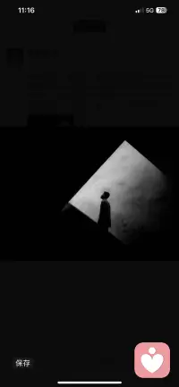 角色认同是一种枷锁，是因为你过往长期被限制在某个角色里，并且一直被周围的人进行角色洗脑，一旦你想改变，就遭到排挤和打压，在这种潜移默化中，才给自己套上了某个固定的角色