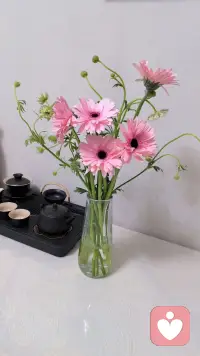 如何从“饥饿”里走出来？
如果你正在经历这种状态，是时候走出来了，试试以下几个方法：
第一，你的需求没有错。
需要被回应，是人类最基础的情感需求。
就像饿了要吃饭，渴了要喝水，你想要回应是本能。
第二，给对方一次机会，也给自己一次清醒。找个合适时机，把你的感受说出来，真正在意你的人，会听见，会调整。
第三，不要把全部情感压在一个人身上。
分一些给家人，分一些给朋友，分一些给自己。
情感支撑越多，你才越不会“饿”，少了他，天不会塌。