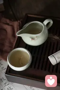 🍒🦋 人生就象一杯茶，会苦一阵子，但不会苦一辈子。配图