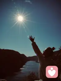 “I'm too full of life to be half-loved by someone” （“我自光芒萬丈，何須他人半點光”）配圖