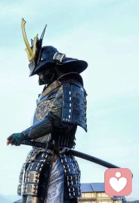 舊人不知我近況 新人不知我過往 
近況不該舊人知 過往不與新人講 
縱你閱人何其多 再無一人恰似我配圖