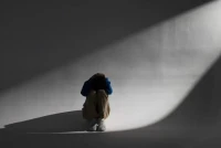 谁痛苦，谁改变
谁改变，谁受益
不想改变，就只能继续痛苦
因为，在旧的模式里，不会有新的可能




​



​配图