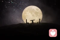 兩個人從牢中的鐵窗望出去，一個看到泥土，一個卻看到了星星。