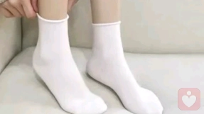 他总说“你的脚很好看”，她却觉得自己在被审视
