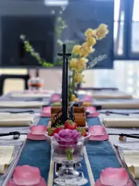 最该铭记的人：
穷时，借钱给你的人；
难时，背后挺你的人；
苦时，同舟共济的人；
病时，端茶倒水的人；
你什么都不是时，真心真意喜欢你的人；
你什么都不懂时，全心全意指点你的人。