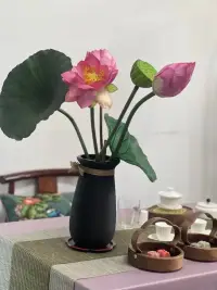 做好事就是在攢福氣，福氣會一直跟著你。幫人不用圖回報，但好處自然少不了。笑一下、夸一句、搭把手，都是溫暖，都能積福。好事不在大小，天天做最重要。常做好事的人家，日子過得舒心。咱們多存好心、多干好事，幫別人快樂自己，福氣自然來。