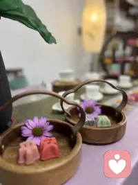 一個家庭里，兄弟姐妹的性情往往各異。
有的精明算計，有的耿直憨厚。
歲月流轉，你會發現那個看似“吃虧”的人，反而把日子過得越來越順遂，連帶著下一代也格外有出息。
他們的好運并非偶然，而是日久天長的善良所沉淀下的必然。這種人的存在，本身就是一種家風，無聲地滋養著后代。配圖