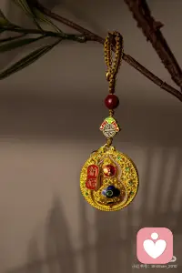 其实90%的疾病都有治愈的可能，心情越愉悦，免疫力就越强，经络也会更通畅。切记 “事缓则圆，人缓则安”，从现在起好好呵护自己。世间最好的养生，是情绪安稳 —— 暴怒伤肝、沉悲伤脾、忧思伤肺、惊惧伤肾，你以为只是一时动气，实则在悄悄损耗身心。万病皆由心生，心念一转，病便消解；而这世上最有效的放生，就是放过自己。心绪纷乱时，要学会梳理情绪，好情绪是身心最好的屏障，你自己就是最可靠的医生。配图