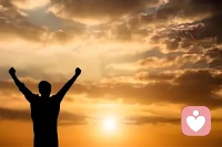 婚姻里，為什么男人總是沉默？成長中的自我塑造，男人的堅強永遠不愿意暴露脆弱柔軟的一面。配圖