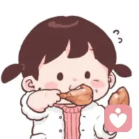 家長(zhǎng)都很擔(dān)心在家學(xué)習(xí)不如在學(xué)校課堂效果好。那么怎么做才能夠提高家庭課堂學(xué)習(xí)的效果呢？家長(zhǎng)不妨從以下幾個(gè)方面著手，第一，營(yíng)造學(xué)習(xí)的場(chǎng)域。現(xiàn)在的耳機(jī)音響效果都非常好，在家聽(tīng)音樂(lè)也完全可以達(dá)到身臨其境的效果。為什么音樂(lè)愛(ài)好者依然愿意花高價(jià)去現(xiàn)場(chǎng)聽(tīng)音樂(lè)會(huì)和演唱會(huì)呢？因?yàn)楝F(xiàn)場(chǎng)的氛圍感我們?cè)诩依锸歉惺懿坏降摹Ｍ瑯拥牡览恚诩覍W(xué)習(xí)，首先要盡量營(yíng)造出課堂學(xué)習(xí)的氛圍。在孩子學(xué)習(xí)期間，要把書(shū)桌打掃干凈，把桌上的小擺件，課外書(shū)等物品收起來(lái)，以免這些東西分散孩子的注意力。家長(zhǎng)也盡量不要在家里聊天，干家務(wù)或者是走來(lái)走去，否則會(huì)干擾孩子，使孩子無(wú)法進(jìn)入到正常課堂的狀態(tài)。第二，要注重儀式感。有些家長(zhǎng)為了讓孩子多睡幾分鐘，往往到了要上課時(shí)才叫醒孩子，孩子臉不洗，牙不刷，一身睡衣便坐在桌前上課了，大腦還處于半睡眠狀態(tài)，甚至一邊上課一邊吃早餐，這些行為都會(huì)讓孩子的學(xué)習(xí)效果大打折扣。因?yàn)楫?dāng)人們的身體處于放松狀態(tài)時(shí)，他的思想便很難高度集中，學(xué)習(xí)效果自然不佳。盡管是在家上課，孩子也盡量按照平時(shí)上課的作息，早睡早起，整理好內(nèi)務(wù)，服裝整潔，上課時(shí)保持精神飽滿(mǎn)。第三，盡量監(jiān)控結(jié)果，不要監(jiān)控過(guò)程。有些家長(zhǎng)喜歡坐在孩子旁邊看著孩子上課，一旦孩子分心，立刻提醒。這種方式針對(duì)小學(xué)低年級(jí)的孩子無(wú)可厚非，因?yàn)榈湍昙?jí)的孩子無(wú)法長(zhǎng)時(shí)間的保持注意力集中。家長(zhǎng)可以做一些適當(dāng)?shù)奶嵝眩菍?duì)于高年級(jí)的孩子，提醒的過(guò)于頻繁，反而會(huì)導(dǎo)致孩子逆反心理，影響孩子的情緒。家長(zhǎng)不妨在孩子一天的網(wǎng)課結(jié)束之后，再對(duì)學(xué)習(xí)效果進(jìn)行驗(yàn)收。第四，注重小節(jié)測(cè)驗(yàn)網(wǎng)絡(luò)課堂削弱了孩子們和老師的互動(dòng)，老師不方便掌握每個(gè)孩子的實(shí)際上課效果。家長(zhǎng)可以多準(zhǔn)備一些章節(jié)小測(cè)試，及時(shí)發(fā)現(xiàn)孩子課堂學(xué)習(xí)中的薄弱知識(shí)點(diǎn)，幫助孩子調(diào)整學(xué)習(xí)方法，彌補(bǔ)不足，以免線(xiàn)上課程結(jié)束后孩子留下太多的知識(shí)盲點(diǎn)。第五，注重和孩子的溝通交流。任何事物都有兩面性，居家上課也為孩子和家長(zhǎng)創(chuàng)造了更多的交流機(jī)會(huì)，家長(zhǎng)不妨利用這個(gè)時(shí)間，高質(zhì)量的陪伴孩子，多了解孩子的內(nèi)心想法，拉近親子關(guān)系。所謂高質(zhì)量陪伴，就是要和孩子有交流，有互動(dòng)，共同協(xié)作，去做一些事情，而不是同居一室，各干各的。最后，課余時(shí)間做好防護(hù)，要帶領(lǐng)孩子做一些戶(hù)外活動(dòng)，多接住陽(yáng)光，對(duì)于孩子保持愉悅的心情和健康的身體都大有幫助配圖