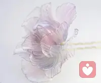 心理学：凭直觉选一朵水晶花，测测最近你将会有哪些意外之喜
A、近期你最好的运气是：你会收获你的爱，你和你最喜欢的人一直处于一种相互支持的状态，但双方都不愿意主动坦白自己的认罪，今年，你会收到他的供词，他一直担心你拒绝了他，他一直不敢坦白，而你的个性很爽朗，给人的印象也很好。但由于这种人有时会给人不知道他的心里在想什么的感觉，所以如果想和他做朋友的话，不妨就稍微夸张地自我推荐一下吧！
B、你不会理财，有点月光族哟，各种美妆败，你很想要让自己手上的金钱得到升值，但是你有点急功近利，你在还没有了解清楚投资项目的时候，就会随心操作，最后很可能会以失败告终，人们常说，不听老人言，吃亏在眼前。你是一个非常谦虚的人，长辈们对你交代的任务总是会一丝不苟的完成，并且他们的话你也会认真听取意见。长辈们对你也是非常欣赏的。
C、你不喜欢平淡的生活，你总是自己的生命中能有一抹亮色，所以你经常会想一些方法来增加生活中光彩。无论是爱情还是友情，你都不愿让自己最在意的人和事显得太单调，所以你总是会再不同的时间段里制造不同的惊喜。你是一个很细致的人，总会有耐心去思考身边事之间的因果关系，更优秀的，是对习以为常的事，也会耐心的去改进或优化，严格要求自己，做事情有条不紊。而近期你的意外之喜就是你自己创造的哦！
D、近期你还是可以发一笔小横财的，毕竟你的思维能力比较强，也很活跃，所以偶尔也能中个小奖啥的，给自己的生活增添一些趣味。生活中你是一个很聪明的人，真诚的热情，思考是快速而灵活的。喜欢交朋友，有良好的表达能力和感染力，容易接受新事物，不喜欢枯燥的工作。无论走到哪里都有好运庇佑你，可以去争取自己想要的一切。配图