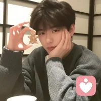 合盘再好，也抵不过人心易变，
情深缘浅，终究错过。配图