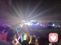 去看一場演唱會，瘋狂的吶喊會讓你覺得有些力量，會讓你情緒拉開閘門配圖