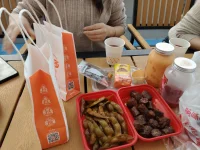 改變就是:從迷離、恐懼、幻想和痛苦的掙扎，到逐漸變得清晰、沉穩、從容和自我接納。
——歐文·亞隆配圖