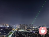 心情不好時看看夜景，好像也能治愈很多
路上的車和行人都是那么的渺小
其實我們也一樣
所以何必煩惱呢
世界這么大還容不下你么配圖