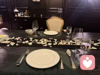 赴朋友邀约吃饭，他定的这间餐厅的老板娘竟然是我六七年前认识的一个朋友，后来她换了联系方式搬了家，我没注意，这几年都没联系过了，因缘际会之下又重新踏进了她开的新的餐厅又遇见，缘分真是很奇妙的东西，感觉心里某一条裂缝又重新愈合了🫠配图