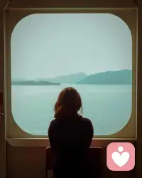 真是可笑！活着，活着，真实竟然都成了奢望，成了难以企及的东西。伪装、假装、装作什么什么的样子，藏在面具下，活在套子里，心与心像隔着厚厚的墙，遥不可触，而自己却被孤独笼罩着。原来做真实的自己都需要勇气和力量。配图