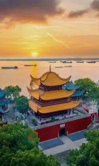 人們有可能隨心所欲地控制情緒，激發(fā)內(nèi)心的正向能量。時時記得微笑，只要改變自己的面部表情幾秒鐘，你就能感受到情緒上的巨大變化，負(fù)面能量也隨之被驅(qū)散。催生正能量，就是這么簡單。配圖