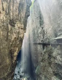 “我們都有某種程度的自卑感，因為我們處于自己想改善的處境中。
自卑感是人們追求進步和發展的動力之一，它激勵我們去超越自我，實現更好的未來配圖
