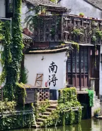 良好持久的婚姻不是兩個人原地不動，彼此緊握，而是共同前行，共同成長。配圖