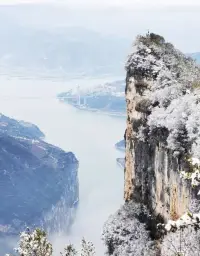 婚姻中有愛(ài)情是基礎(chǔ)，可只有愛(ài)情，沒(méi)有物質(zhì)的婚姻就像一盤(pán)散沙，經(jīng)不起風(fēng)吹雨打。配圖