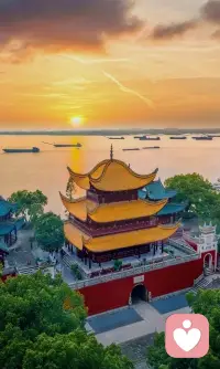 谁向外看，谁在做梦；谁向内看，谁才清醒‌——荣格强调自我觉察的重要性