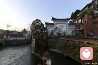 馬爾克斯在《百年孤獨(dú)》中寫道：“比起有人左右情緒的日子，我更喜歡無人問津的時光。獨(dú)處讓自己的本心更自由,更瀟灑。不用周旋于別人的情緒,也不用刻意判斷他人的心思，人終其一生的追求大概就是自由吧。”配圖