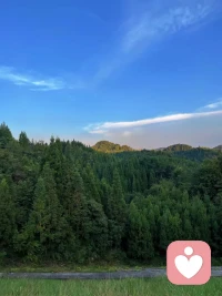 德國哲學家?尼采詩句?《我生來是高山》原文：?

我生來就是高山而非溪流，我欲于群峰之巔俯視平庸的溝壑。我生來就是人杰而非草芥，我站在偉人之肩藐視卑微的懦夫！”

相信自己，再黑的夜，堅持總有會有亮的時候配圖