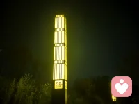 聽著歌走一走，靜靜地待一會兒，慢慢梳理各種想法，會好很多。

如果讓人痛苦的情緒無可避免地要經歷，那就慢慢學著和它相處。當能夠和它好好相處的時候，你就會知道，情緒是暫時的，無論你此刻感受到的孤獨、悲傷、難過、抑郁、苦悶……所有的復雜情緒都會過去，一切都會重新歸于平靜。

它會成為你的一部分，你會知道它來了又走了。配圖