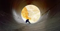 根本不存在天生就势利、虚荣、傲慢的人，只不过那是他们疗伤的方式。配图