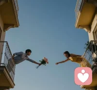 当你真正爱一个人，你开始关心另一个人的存在。
你会记住他的声音、他的习惯、他看向你的方式。
他的快乐会进入你的生命，他的痛苦也会牵动你。
这种关系让“我”的世界变得更加丰盈。