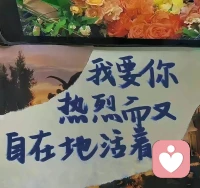 很多情侣看似亲密，实则是互相捆绑、互相消耗。
把对方当成情绪寄托、人生靠山，一旦恋爱，生活重心全部偏移，喜怒哀乐全由对方掌控。
对方冷淡一点，就焦虑失眠。对方稍微疏忽，就患得患失。把自己的人生，全盘挂靠在另一个人身上。