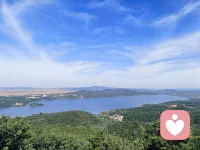 國慶快樂！愿大家平安喜樂，萬事勝意。辛勤中不忘欣賞身邊的美好，眼里有光，心里有愛！[合十]配圖