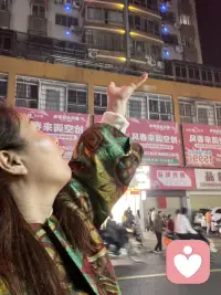 上午跟老公表达，我对他想去做一件事的想法
老公问答：趁事情还没有开始，我去跟他说我不干了，我撤出。
我看到了一个曾经的自己，当别人不按照自己方法做时，感受到了被否定和我不够好的感受。
当我看到这点时：允许他表达，允许认同他挂电话不继续交流。配图