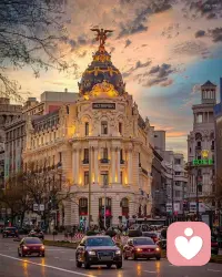 生活沒有說明書
?難免會走錯路
?你別太在乎
?誰都會有遺憾
?有低谷
?白天笑
?晚上哭
?都在縫縫補補配圖