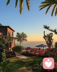 生活沒有說明書
?難免會走錯路
?你別太在乎
?誰都會有遺憾
?有低谷
?白天笑
?晚上哭
?都在縫縫補補配圖