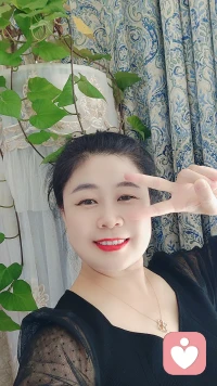 愛是付出，愛是看見，愛是接納和成全，愛是一半的鏈接一半的自由，愛是尊重是理解是包容，愛是真誠和信任，愛是執著和付出，愛是力量是想當是持久和勇氣，愛是需要用生命來呵護的責任。配圖