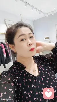 女人最好的閨蜜是誰？
獨(dú)處、空間、音樂、健身、讀書、養(yǎng)花、不聚眾、不八卦、寧可孤芳自賞，也不同流合污。煙火里謀生，月光下謀愛，文字里謀心，音樂里謀魂。配圖