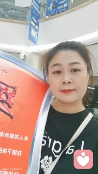 幸福是什么？
幸福是一種感覺，幸福是一種感知，幸福在每個人的心里，活著就是幸福！真正的幸福是有一顆知足常樂的心，真正的幸福是有一顆善良的心，多行善事，真心待人！真正的幸福是學會珍惜，珍惜身邊所擁有的一切，真正的幸福是學會感恩，感恩現在擁有的一切，知足常樂，笑口常開！幸福一直在我們身邊，幸福一直在該來的路上，希望我們每個人都幸福快樂！[玫瑰][玫瑰][玫瑰]配圖