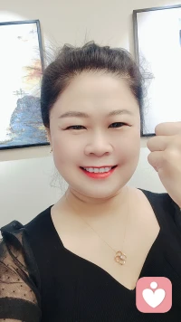 女人美不美你看她中年以后，一個女人真正的美不是說在于她的皮相外貌有多好看，而是她真正有一顆溫柔善良的心，同時保留著一股子精氣神，這些都是歲月慢慢打磨出來的，她是從那些風風雨雨里面的日子熬出來的。因為一顆疲憊陰沉的心托不起一張明媚燦爛的臉，我們常說相由心生，心慈貌美，心善即面善，心若美好，自有光芒，心若善良，就會越來越漂亮，越來越自信！[強][強]配圖