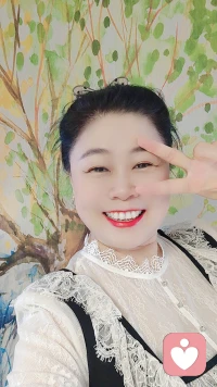 婚姻里最最重要的兩樣東西是：信任和溝通
在婚姻關系中信任是基石是根本，它是建立在雙方對彼此的坦誠、尊重和忠誠之上的。
良好的溝通能夠增進理解和交流，減少誤解和沖突，有事擺到面上，遇事兩人一起溝通解決并且做到有效溝通。配圖