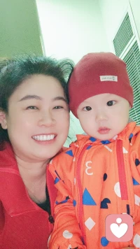 每一個媽媽，都會把最好的愛給到自己的孩子，無私心疼地愛自己的孩子，無時無刻不在關注孩子的健康，無條件地接納孩子，為他們規劃未來，悉心保護他們的好奇心，鼓勵他們與人交往，多讀書多運動，每天在忙碌的付出中，幾乎忘記了自己。可是母愛絕不是膚淺地“犧牲自己成全孩子”愛是一種能力，不會愛自己的人，不會懂得如何真正地愛別人，最好的愛值得給孩子也同樣值得給我們自己，受孩子學會先愛自已。配圖