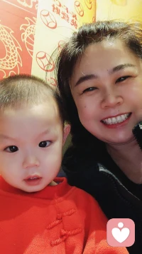 每一個媽媽，都會把最好的愛給到自己的孩子，無私心疼地愛自己的孩子，無時無刻不在關注孩子的健康，無條件地接納孩子，為他們規劃未來，悉心保護他們的好奇心，鼓勵他們與人交往，多讀書多運動，每天在忙碌的付出中，幾乎忘記了自己。可是母愛絕不是膚淺地“犧牲自己成全孩子”愛是一種能力，不會愛自己的人，不會懂得如何真正地愛別人，最好的愛值得給孩子也同樣值得給我們自己，受孩子學會先愛自已。配圖