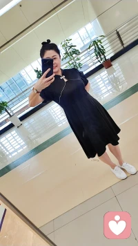 能量飽滿的女人身上都具備一個共同特點：靈動，能量飽滿的女人平常工作跟生活中都較松馳和真實。她們總是充滿活力情緒飽滿，身上有一種特殊的能量場，她們懂得接納自己的情緒，也懂得接納別人的情緒。在感情里，她們敢于示弱敢于撒嬌也敢于索取。因為她們內(nèi)心很強(qiáng)大不會害怕被看穿不會害怕被拿捏，她們不需要用堅強(qiáng)和冷漠來偽裝自已，而是能夠真實的表達(dá)自己的需求和感受，即便是哭的時候，她們也不會覺得羞恥，反而能夠坦然接受自己的脆弱，她們懂得在別人脆弱的時候給予關(guān)懷和共情而不是無動于衷，甚至覺得對方很麻煩。她們滿滿能量來源于愛，在成長過程中一直被愛包圍著，她們能夠敢于表達(dá)自己的情緒。
多和她們做朋友，她們身上都有能量滿滿的狀態(tài)，她們不僅自己活得精彩，也會讓身邊人覺得生活充滿了希望和動力。配圖