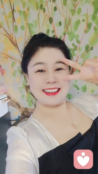 女人的外在美只會(huì)愉悅眼睛，而氣質(zhì)的優(yōu)雅卻能使人心靈入迷，女人要學(xué)會(huì)自律且美麗，女人要有一個(gè)好心態(tài)，心大則百物皆通，心小則百物皆病，把心靜下來(lái)，坦然接受現(xiàn)狀，內(nèi)心變強(qiáng)大，不再想傷哭泣，放下過(guò)去的傷害，過(guò)好當(dāng)下的每一天，學(xué)會(huì)忍耐和堅(jiān)持。
女人關(guān)于人際關(guān)系的處理，堅(jiān)持你所堅(jiān)持的，放棄你所放棄的，擁有你所擁有的，讓自已心情清清爽爽，快快樂(lè)樂(lè)，多理解和體諒他人，多寬容和贊美他人，多傾聽保持試信善良堅(jiān)韌的品質(zhì)，以平常心對(duì)待發(fā)生的事情，善于把握分寸感和邊界感。女人關(guān)于職場(chǎng)，一定要有一個(gè)正確的定位，知道自已想要的生活從事的職業(yè)，如何養(yǎng)活自己并且能夠有所成就，讓人生在未來(lái)能夠有所發(fā)展。配圖