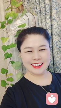 我們一定要遠離持續否定你的人，如果被人持續性的打擊和否定，很容易喪失自我迷失自已，被負面情緒和負面想法給困住，明明是一個非常非常陽光積極正能量的人被持續否定和打壓都會變得麻木、抑郁喪失信心，那是一種精神剝削，他會忽略你的優勢，否定你的人看不到你身上的特質，他只會看到你的缺點和不足，忘記你身上的優點和努力，和這種人長期共事，會影響你對自己的評估忽略掉自身價值。否定你的人，會把自己的負面情緒轉移到你的身上，無休止地打壓你的精神剝削到你。經常被他人否定，人會活得不松馳不自燃會讓你否定自己活得沒自我很憋屈想逃離。所以，為了自己的身心健康，盡早遠離一直否定你的人，離得越遠越好！配圖