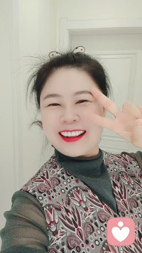 人與人之間存在著一種看不得別人比自己好的心理現象“羨慕嫉妒恨”，這是人類天性，我們根深蒂固潛意識是會認為自己在社會中的地位越高生活質量越好，就能獲得更多的資源和機會，當看到別人比自己出色時，會從內心感到一種威協，進而引發嫉妒心理，這種心思真的不可取。每個人都是這個世界上獨一無二的個體，擁有不同的經歷，我們不能僅僅通過比較別人的成功來衡量自己的價值，而是應該根據自己的標準來建立自豪和價值觀，要學會欣賞身邊人的成就和優點，而不是從嫉妒的角度去審視他們，要學會放下攀比的心理，我們要注重自身的成長和進步，而不是和別人攀比，我們要關注自己實現自已的價值和夢想，生活不是為了和別人比較，而是為了享受和創造美好，追求自己的夢想，努力提升自己，才能獲得真正的快樂和滿足感。配圖